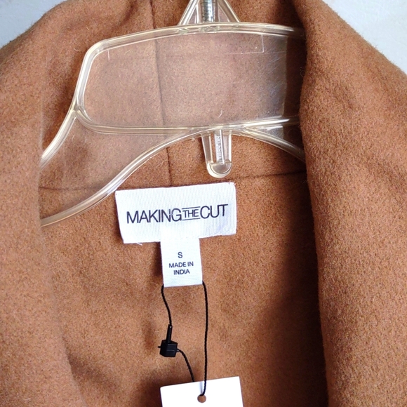 Women’s Tan Trench Coat with Black and White Accents – Size S - Picture 4 of 13